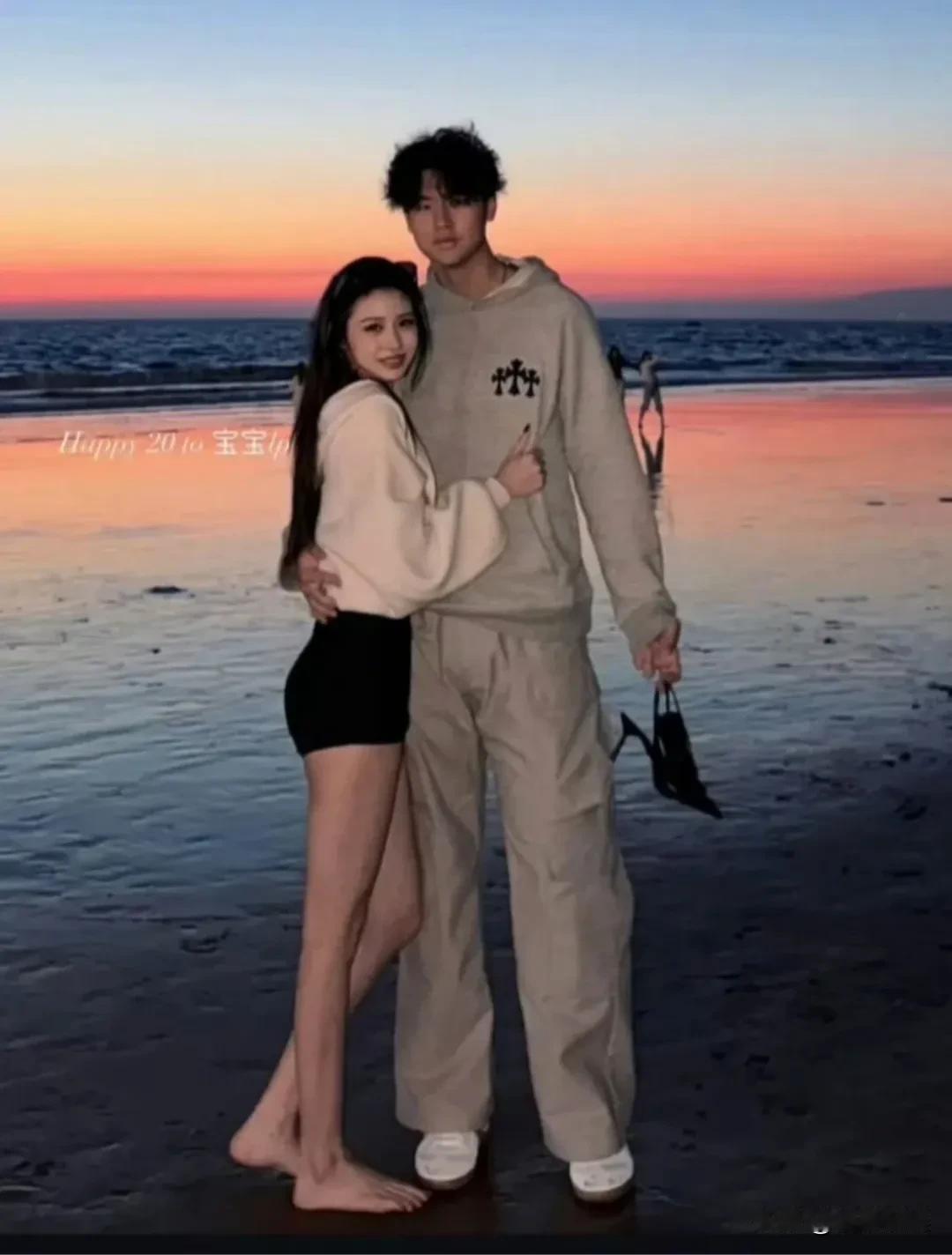 哈哈哈，感觉今夜的汪峰要睡不着了，他自己还在谈恋爱，现在女儿也谈恋爱了！[捂脸哭]