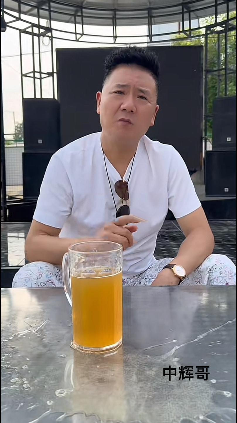 郑州中辉哥与小阿勇矛盾始末。河南郑州中辉哥和小勇，原本是固始老乡，也是一起在郑