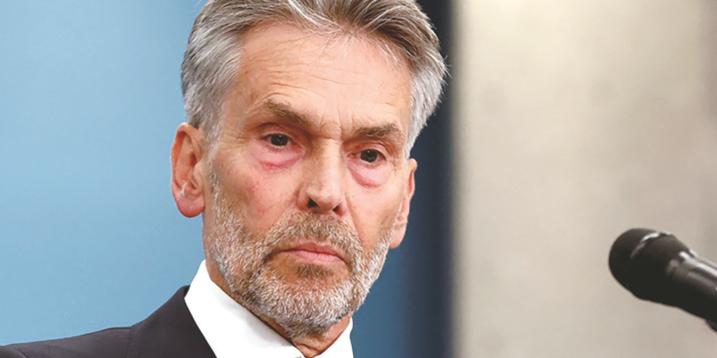 斯霍夫,滚蛋!”这一口号响彻了荷兰的街头。荷兰首相斯霍夫遭到民众抗议,荷兰民众用