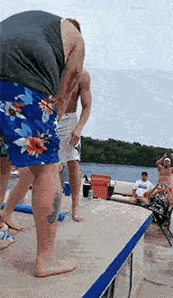 你就多余伸那一下手，看把人摔的[捂脸哭]