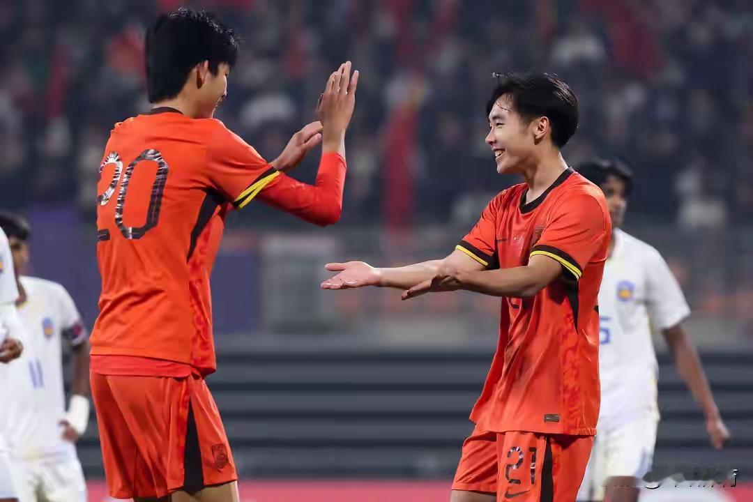 与赵松源4场逾10球比起来，本届u17亚预赛前更被寄予厚望的蓉城小将帅惟浩，好像