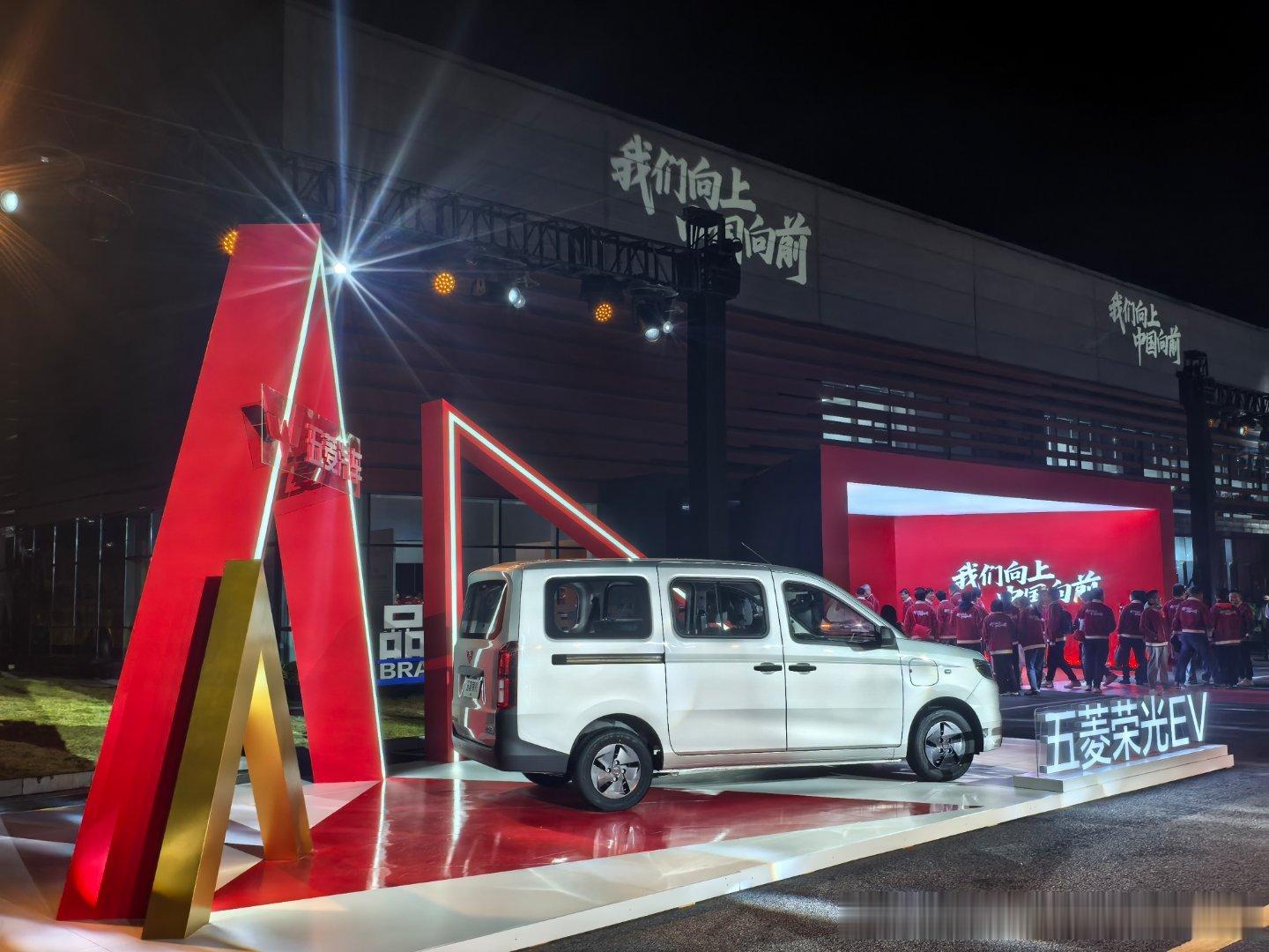 五菱不仅卖车，更在构建一个“创富者共生生态”——在这里，每一辆车都是创业工具、社