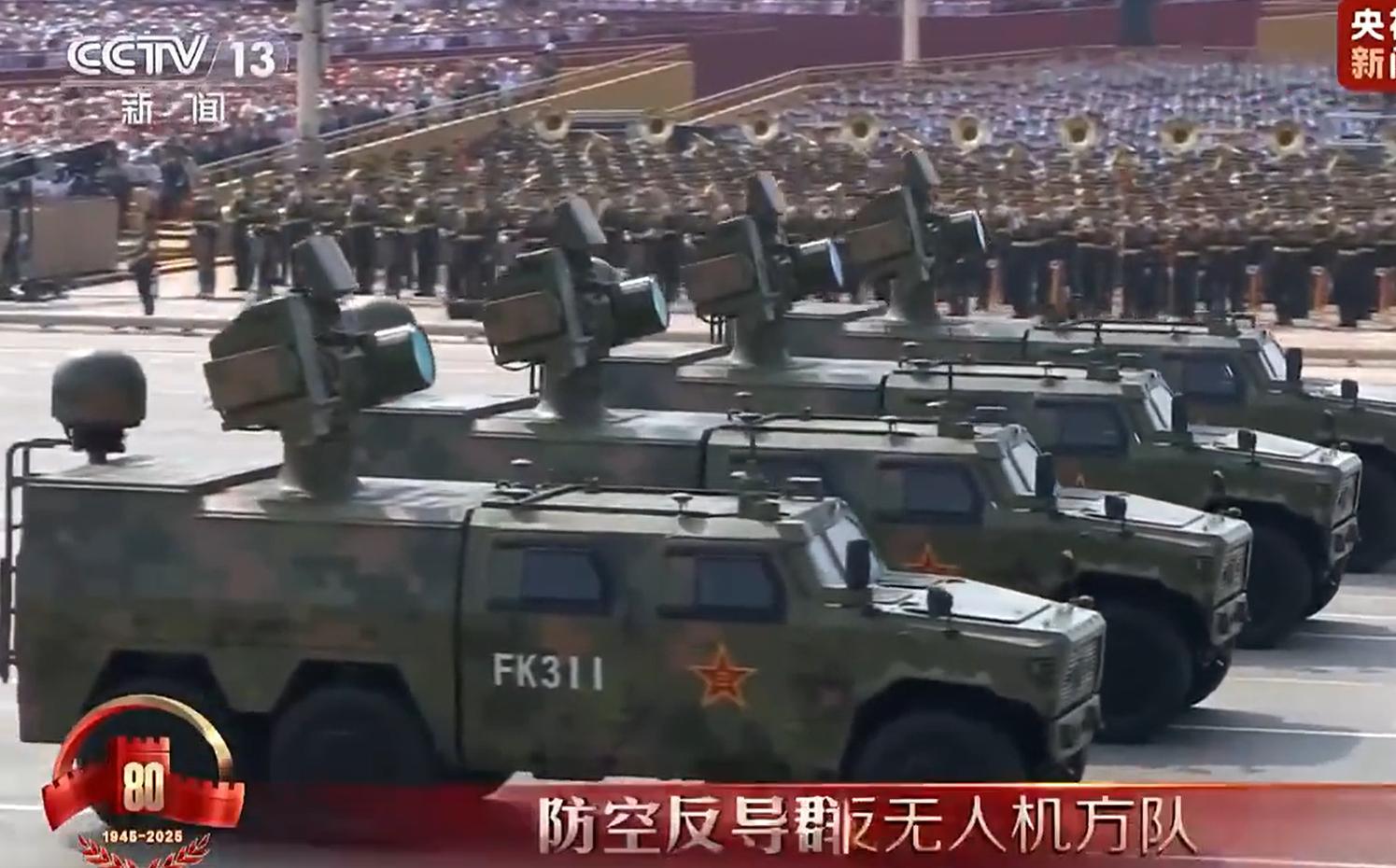其实这些反无人机方阵亮相的时候，应该给普京一个特写镜头，哈哈。​​​