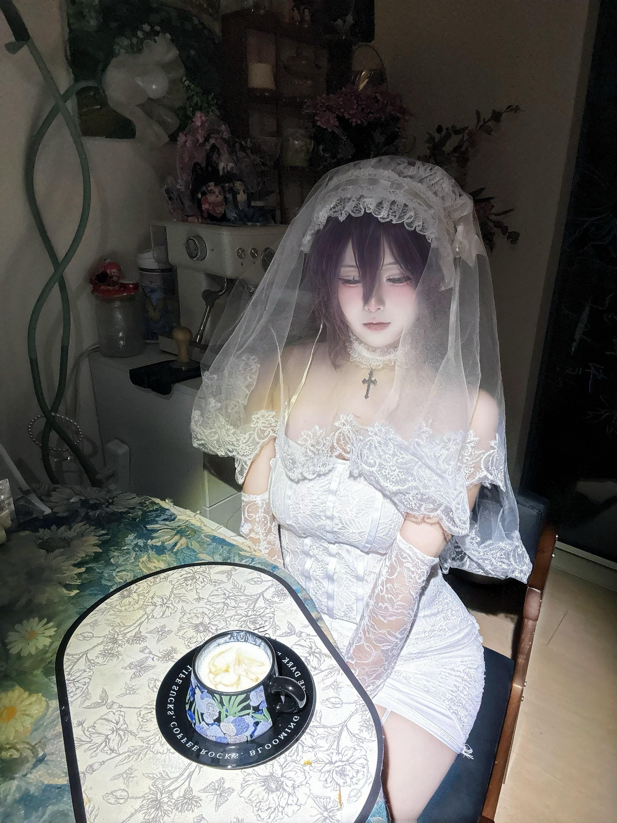 咖啡店等了一整夜 你还是没有出现。