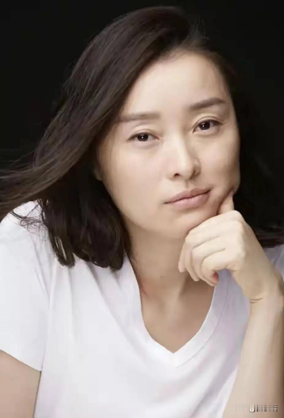 “我不会结婚”这是53岁演员吴越不止一次说过的话，不过她也不否认有中意的伴侣。