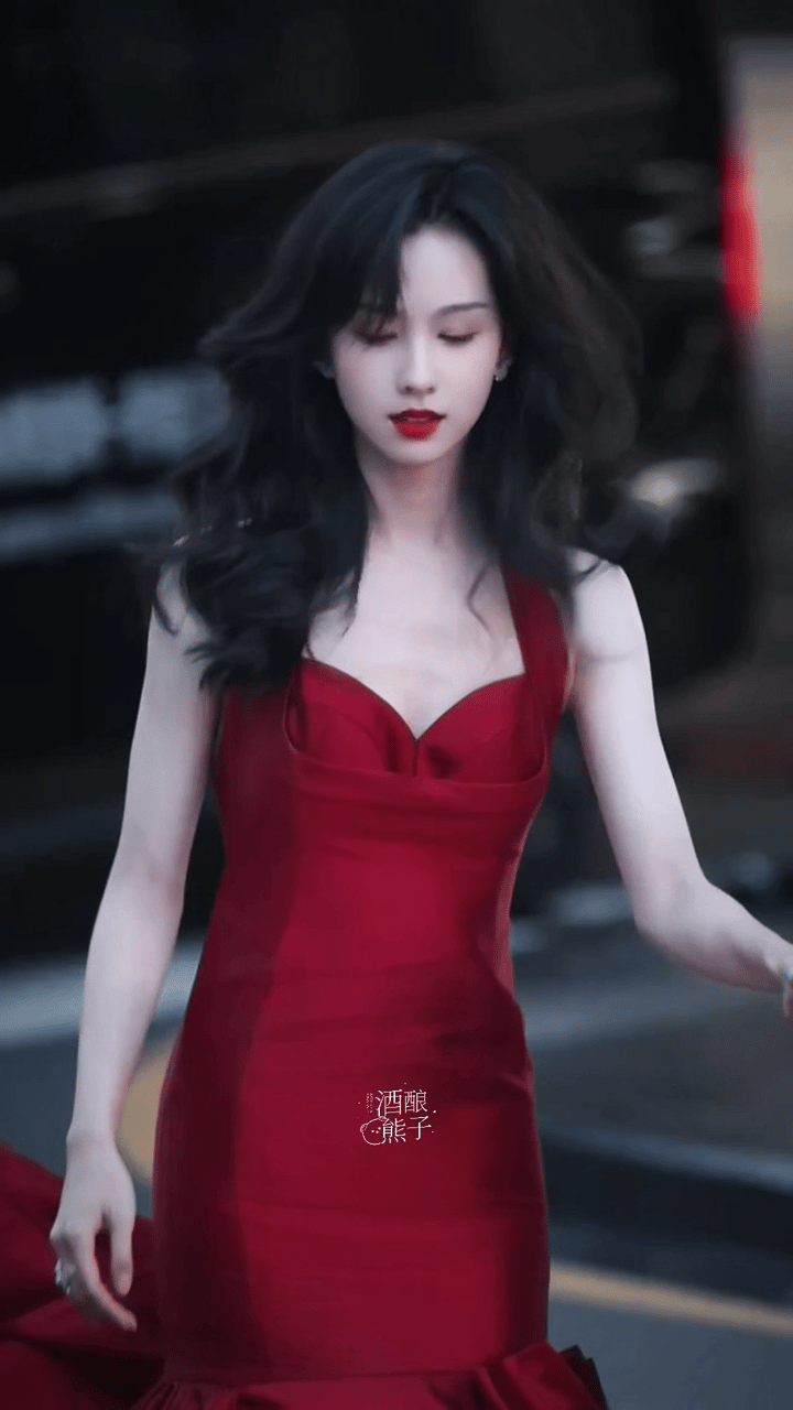 陈都灵这一套妆造真的又媚又有东方韵味，好优越的骨相​​​