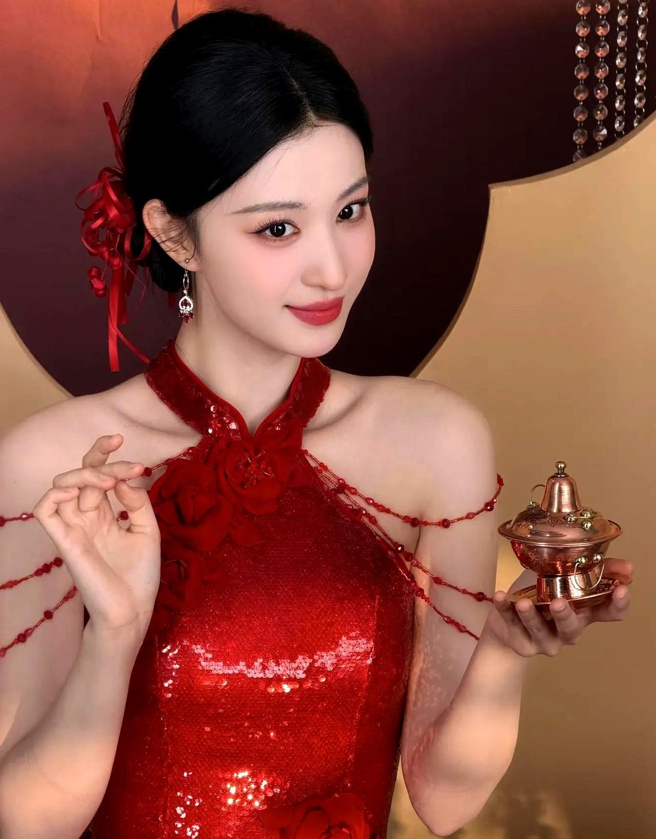 20秒，涨粉65万，央视春晚导演是不是给她开了后门？你以为是运气？错了。漫