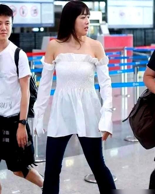 张伦硕终于还是炸了！被骂了十年“软饭男”，直播间里有人又提这茬，他当场就把哑