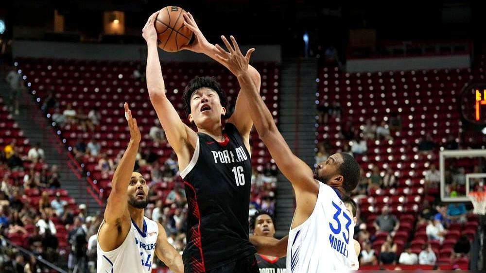 1.53亿合同，到手不到一半！杨瀚森在NBA啃面包，这事你敢信？别被那数字