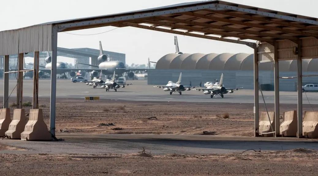 美国宣布"下周猛烈空袭伊朗"的话音刚落，伊朗导弹已经砸进了沙特的美军基地，5架加