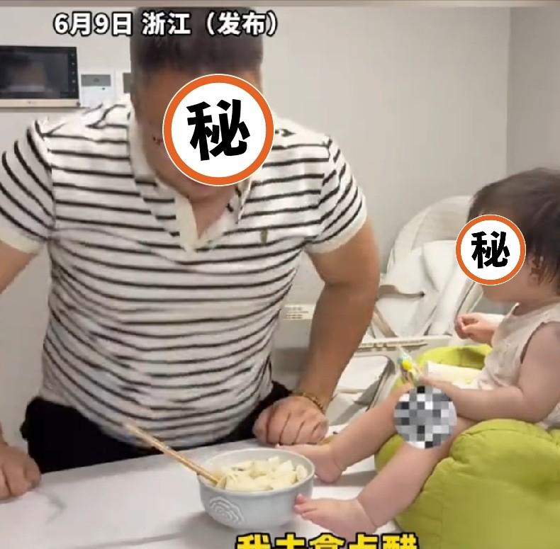 笑抽了！男子起身拿醋，儿子的童子尿已神不知鬼不觉浇到碗里了。视频被传到网络上