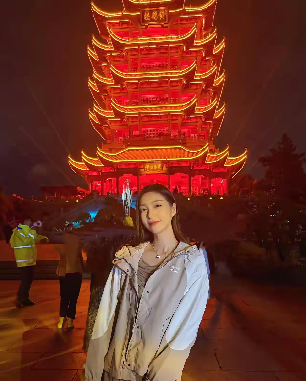 夜游黄鹤楼，灯火辉煌，打卡打卡！📸✨