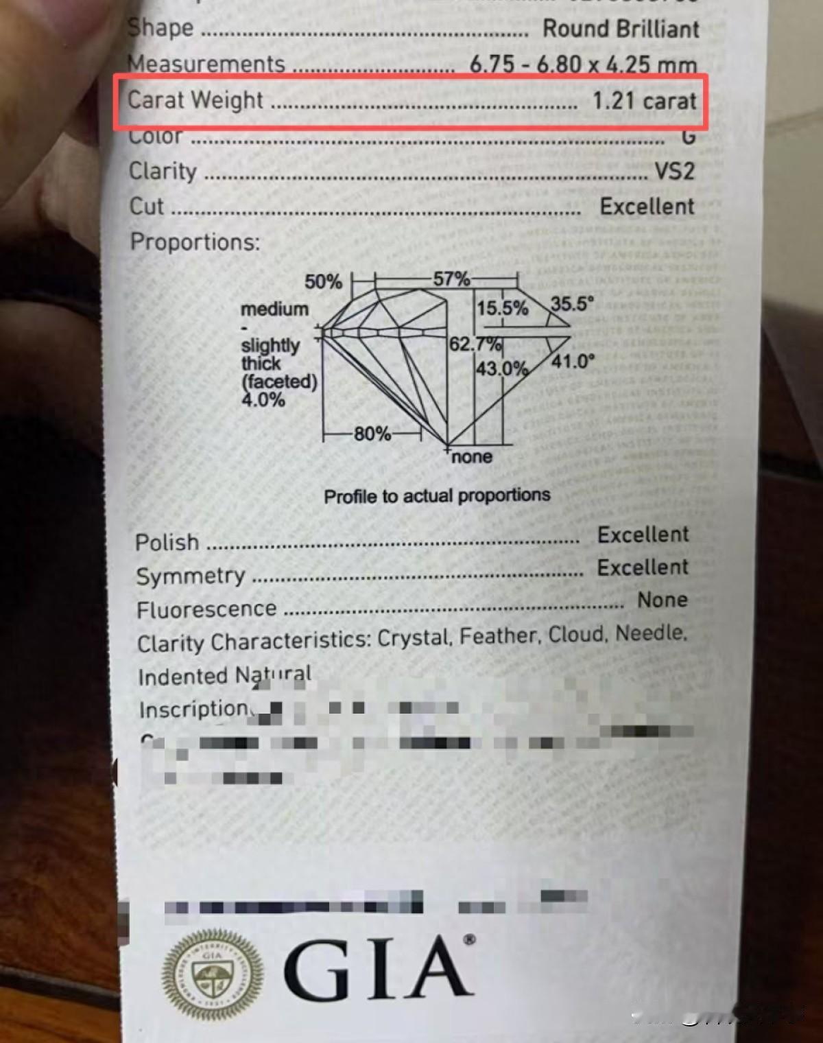 这下真解释不清了！一家五口到青岛旅游，本来玩的挺开心，可儿媳却发现价值8万多的钻