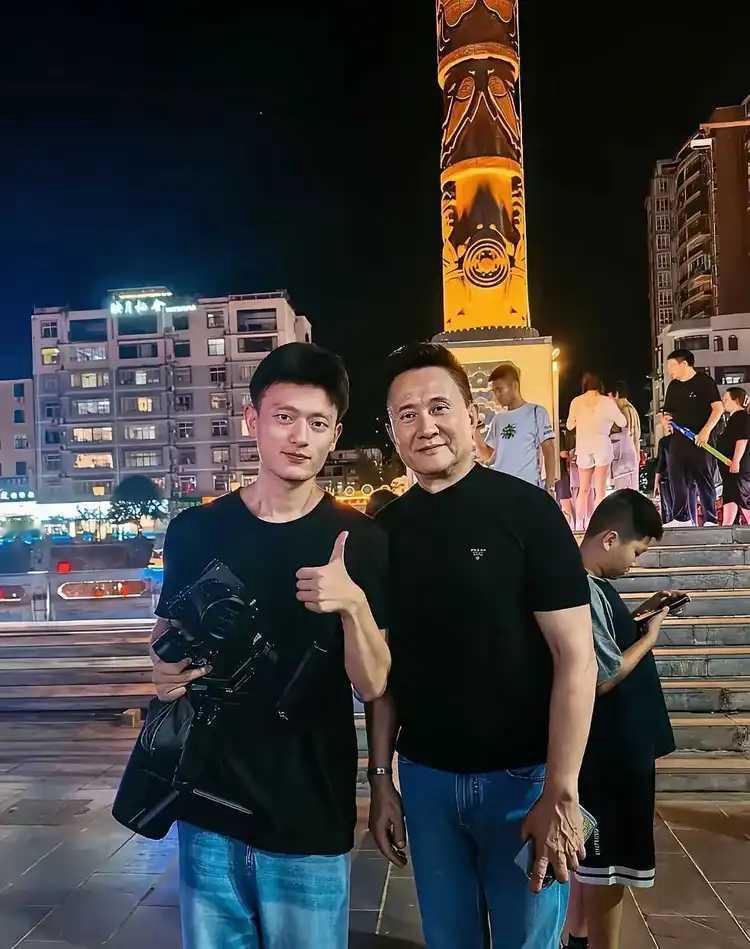 这小子钱途稳了