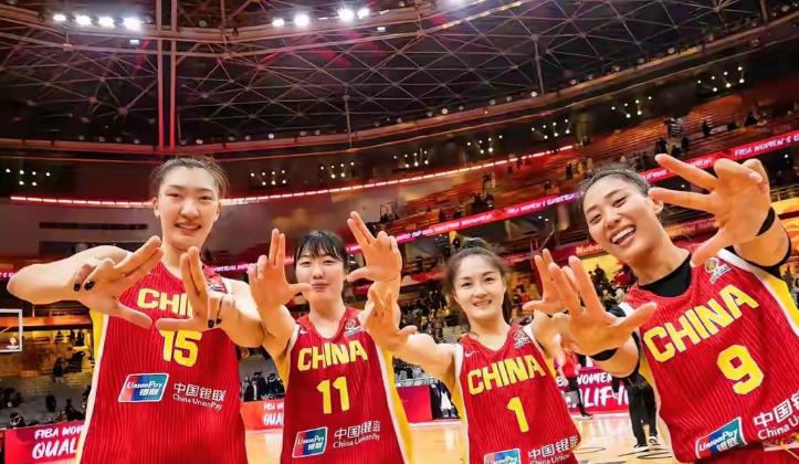 关键时候想起来了李梦，中国海外拉练对阵意大利76：88大比分输掉比赛，想当年李梦