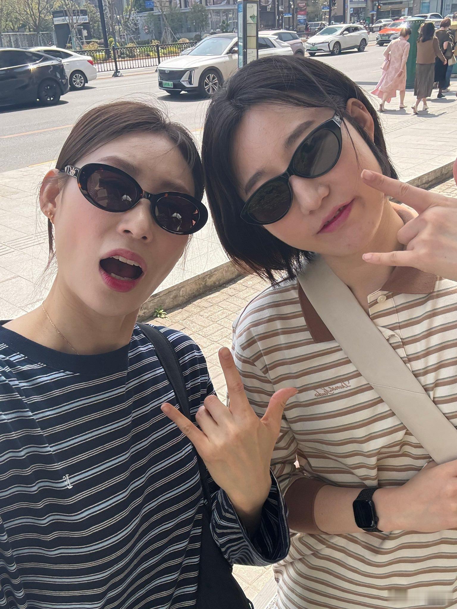 国际排坛动态韩国排球看看娥姐休假的时候和谁混在一起​​​