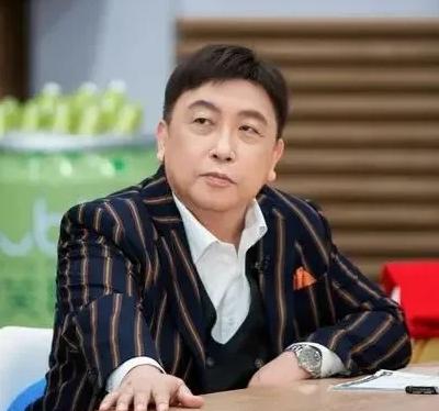 导演王晶说：香港导演跟内地导演的情况不一样，香港导演的关系都不错，而且很团结，有
