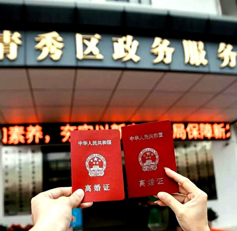我月薪3万，我丈夫是7500块。结婚5年没有孩子，上周末我提出离婚，他立马同