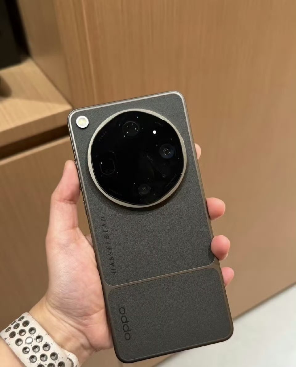 【橙色版OPPOFindX9Ultra手机渲染图曝光】RODENT950