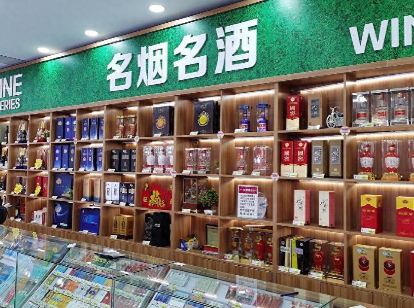 你有没有发现，身边抽烟的朋友，兜里揣的悄悄变了。以前聚会动不动就散中华、和天下，