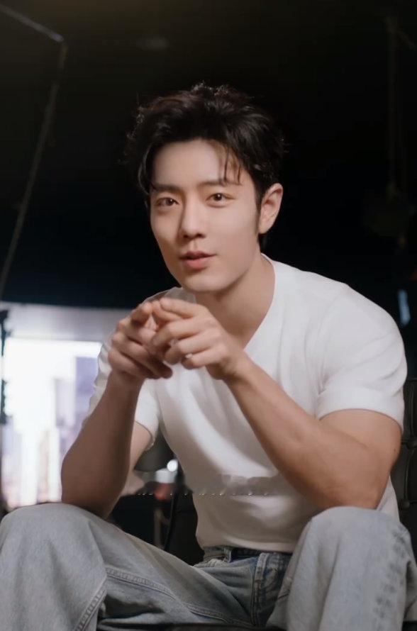 肖战长的很中国肖战白T牛仔裤清爽感肖战白T牛仔裤清爽感，谁懂肖战长得很中国，满