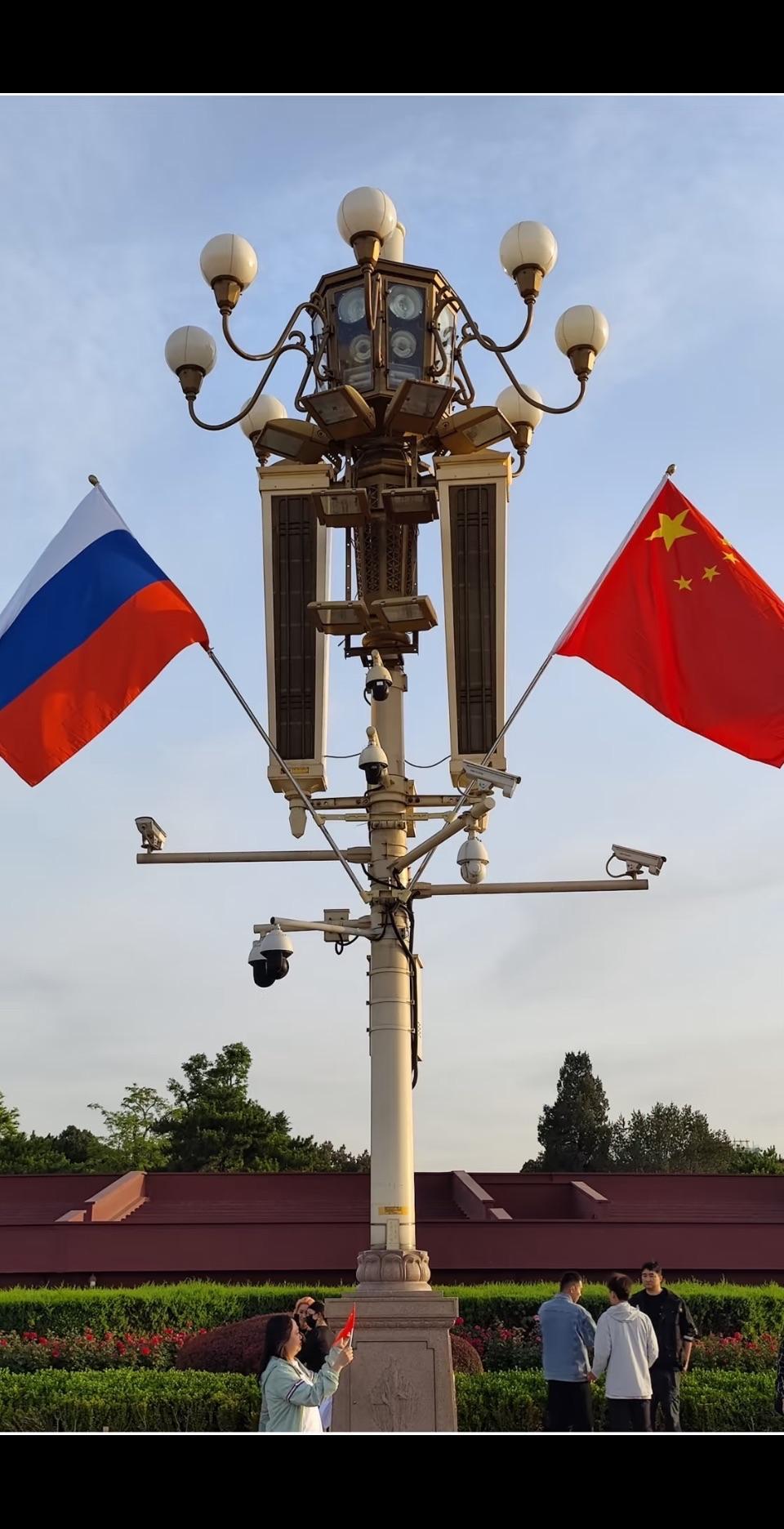 俄罗斯专家发声：正视中俄武器差距！近日，俄罗斯知名军事评论家瓦西里·卡申公开承认