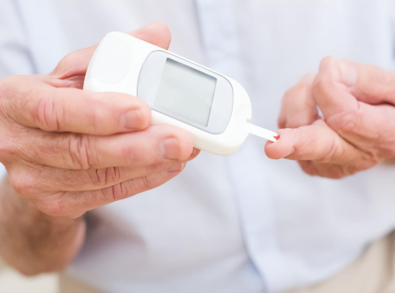 天气变冷，医生建议糖尿病患者：宁可天天吃鸡蛋，也别忽视这6点天一冷，血糖就容