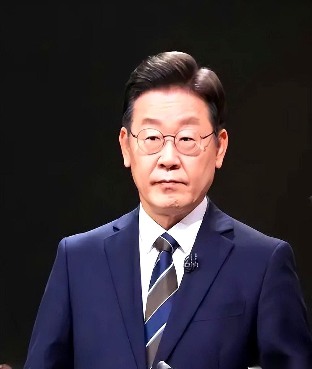 朝鲜那边，直接把一堆“证据”甩到了桌上。照片、飞行路线图、还有视频。指着韩国的