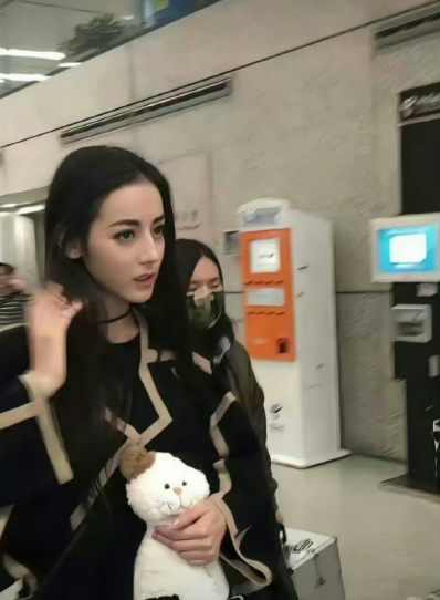 迪丽热巴十七八岁面试电视剧《阿娜尔罕》，天生的大明星气质