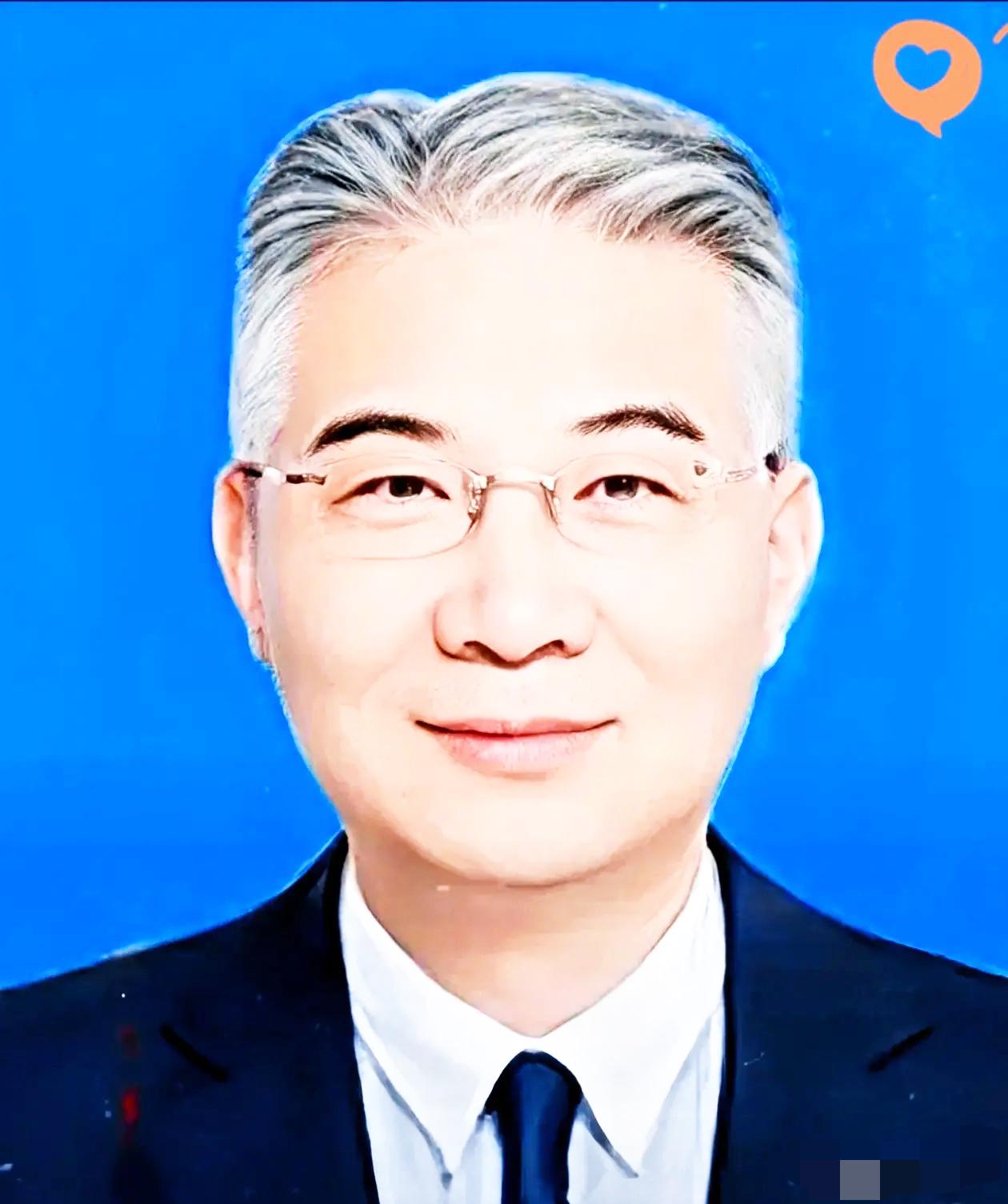 这几天刷到重庆原财政局长封毅落马的细节，真是又荒唐又可笑！普通柜员拉存款跑断