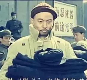 1949年1月10日，国民党中将文强，被解放军战士俘虏送到俘虏营时，正是开晚饭的