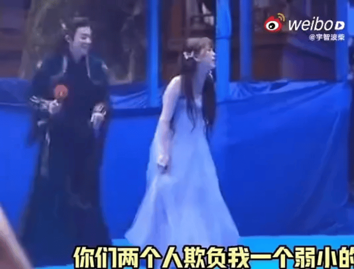 当时以为是我敏感了，看了苍兰诀花絮发现王鹤棣在石子路上故意绊倒虞书欣，我想说当时
