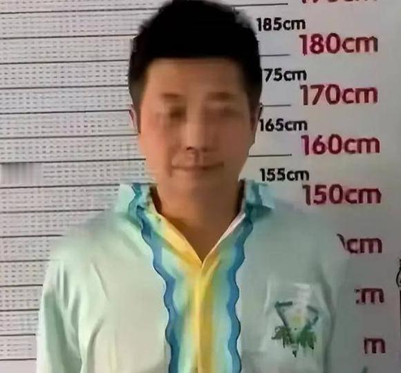 他顶着“爱国侨商”头衔11年，把无数中国人骗进东南亚魔窟，背地里操控西港两座电诈