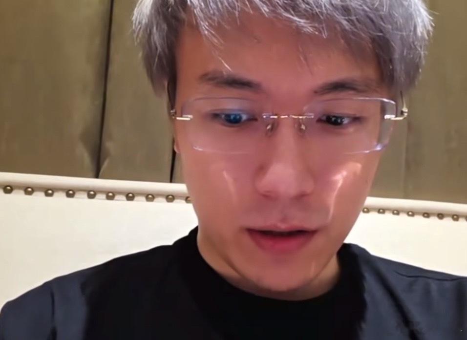 眼子：这个比赛办的太狗屎了，比赛前练都没练过，真的就在搞，起码要让队伍练个3-5