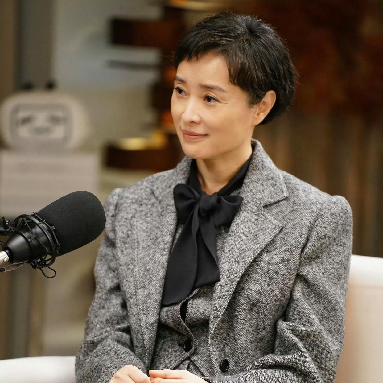 鲁豫和吴越对谈太戳心！50+小姐姐的清醒话，治愈了年龄焦虑听完《陈鲁豫慢谈》