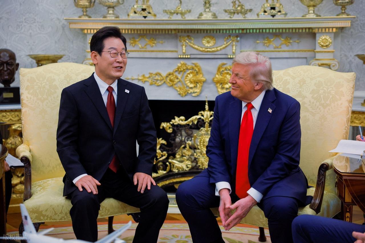 特朗普对韩国下手了！8月25日，特朗普主动向李在明提出两个要求第一，要求韩国