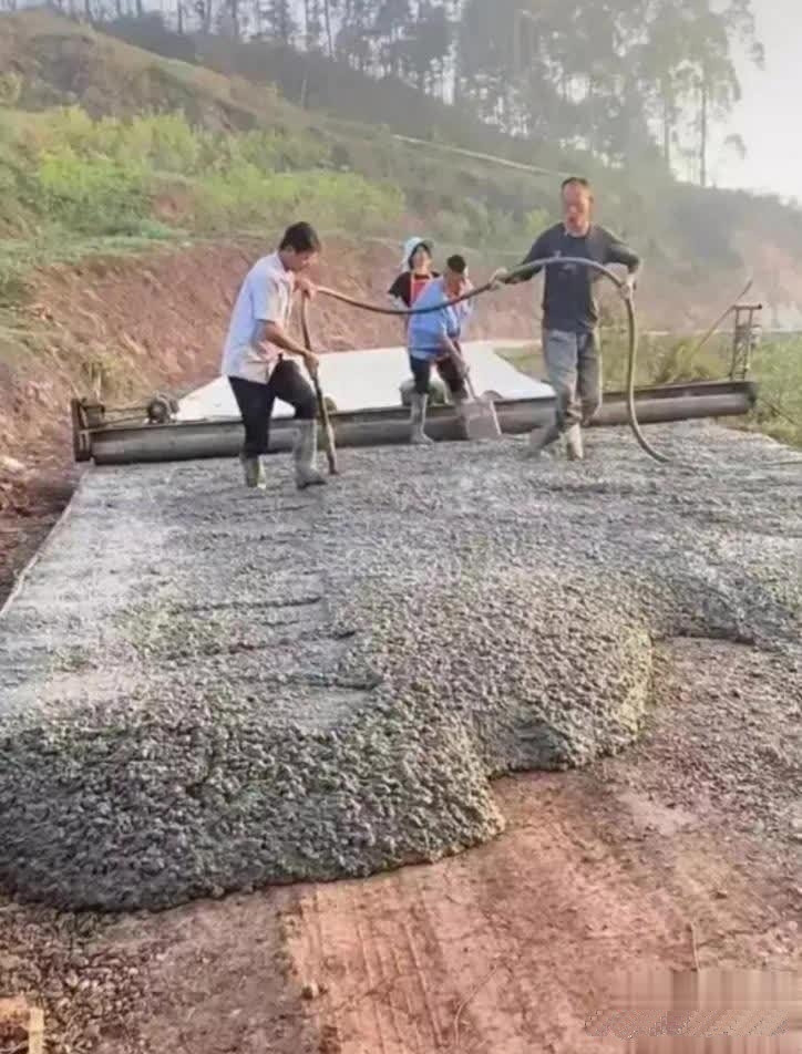 没用钢筋铺这么厚，用个二十年应该没问题吧？