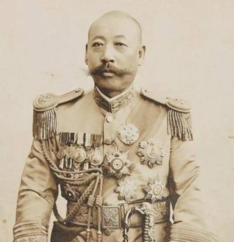 一场暴雨改写命运！曹锟从落魄小贩到开国总统的传奇