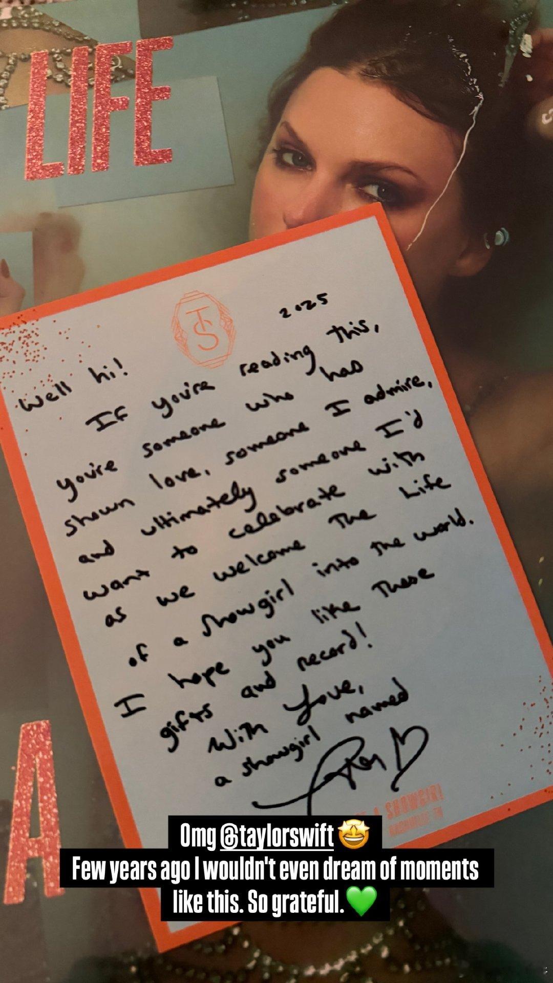 斯瓦泰克收到霉霉的礼物斯瓦泰克更新社媒晒出霉霉送来的礼物和手写信Iga配文：自