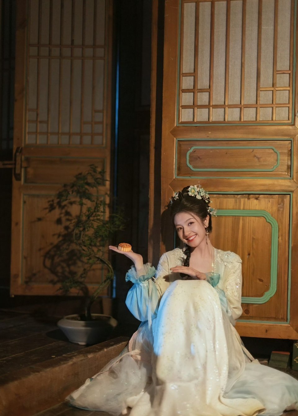 lld#李兰迪千夜奇谭#🍞#李兰迪千云兮#爱这世间，草本如书，爱这岁月，素净如湖。​