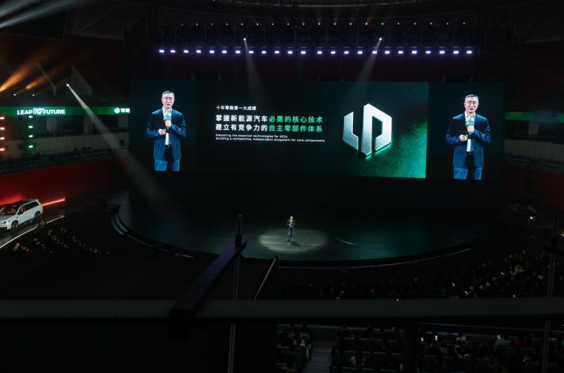 仅用十年，零跑完成了“从零到主流车企”的跨越，做对了什么？ 12月28日，零