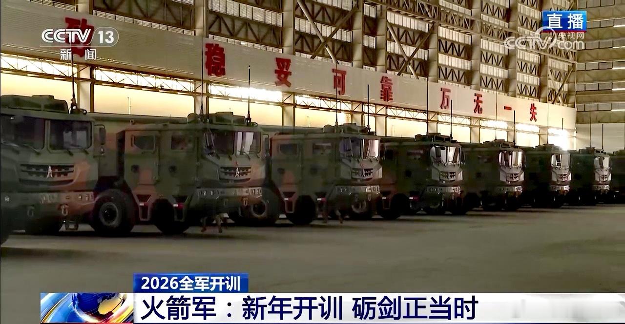 日常操作只晾晾大杀器可不行DF17头部颜色不一样，我还以为新型号中国高超声速飞行