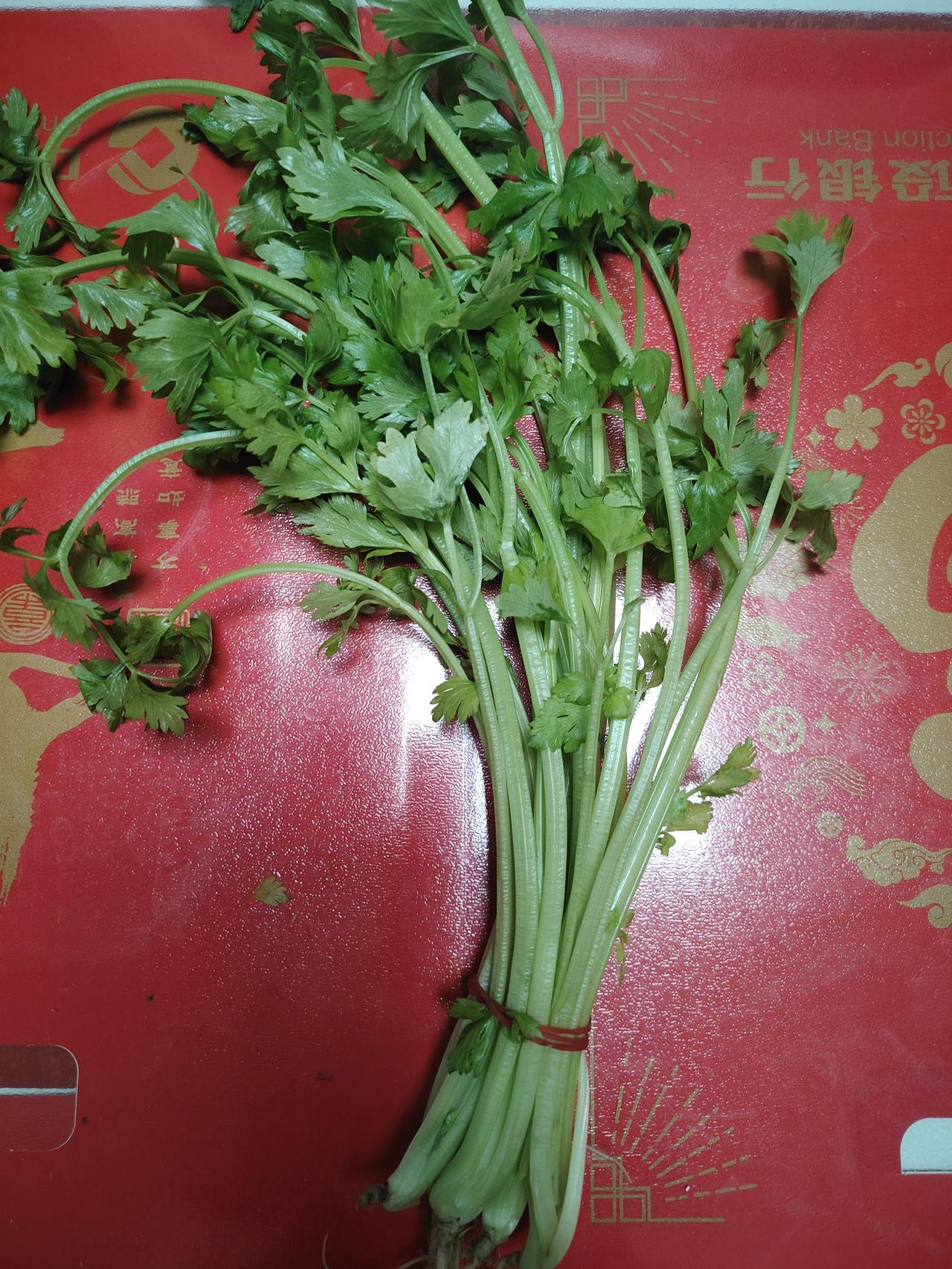 为何别人只发一片青菜叶子就能火，而自己辛苦写了几十篇却冷冷清清？在这个信息爆