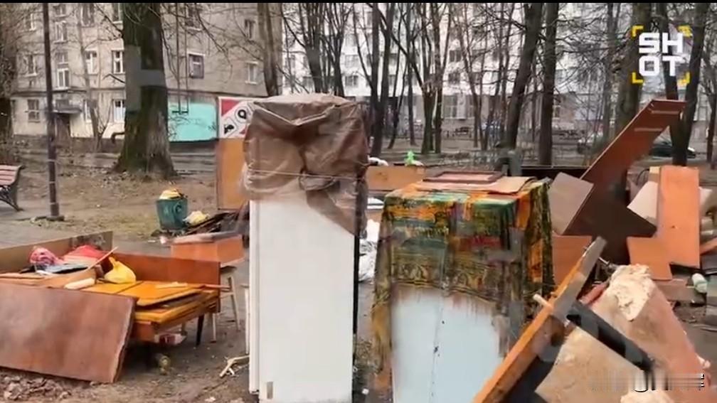 12月13日，SHOT新闻社报道，一名在莫斯科郊区的老奶奶被赶出家门后，神秘失踪