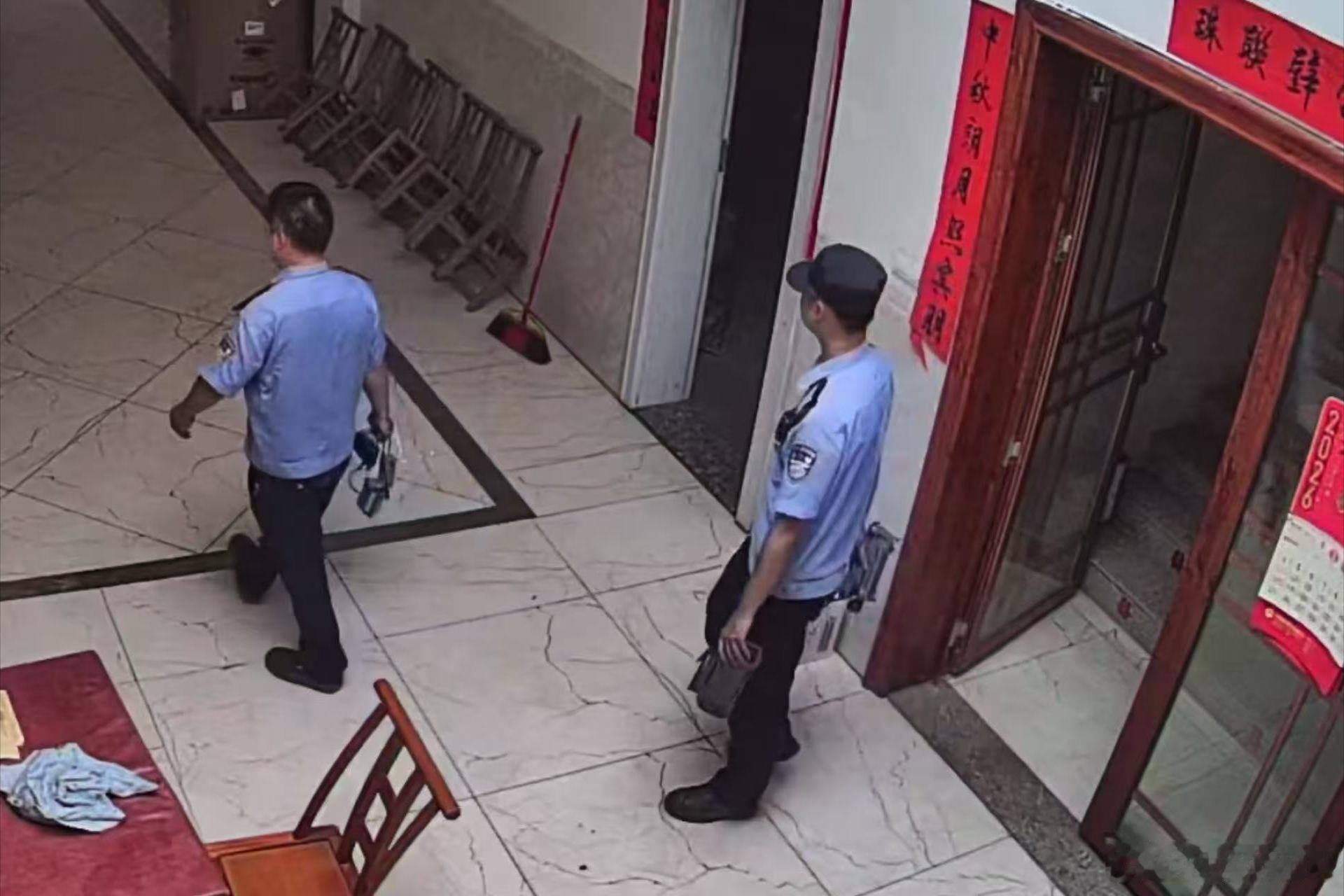 #湖南男子称无人机被警方上门取走#当事人廖先生，湖南衡山县白果镇人。今年2月花费2238元网购一台“