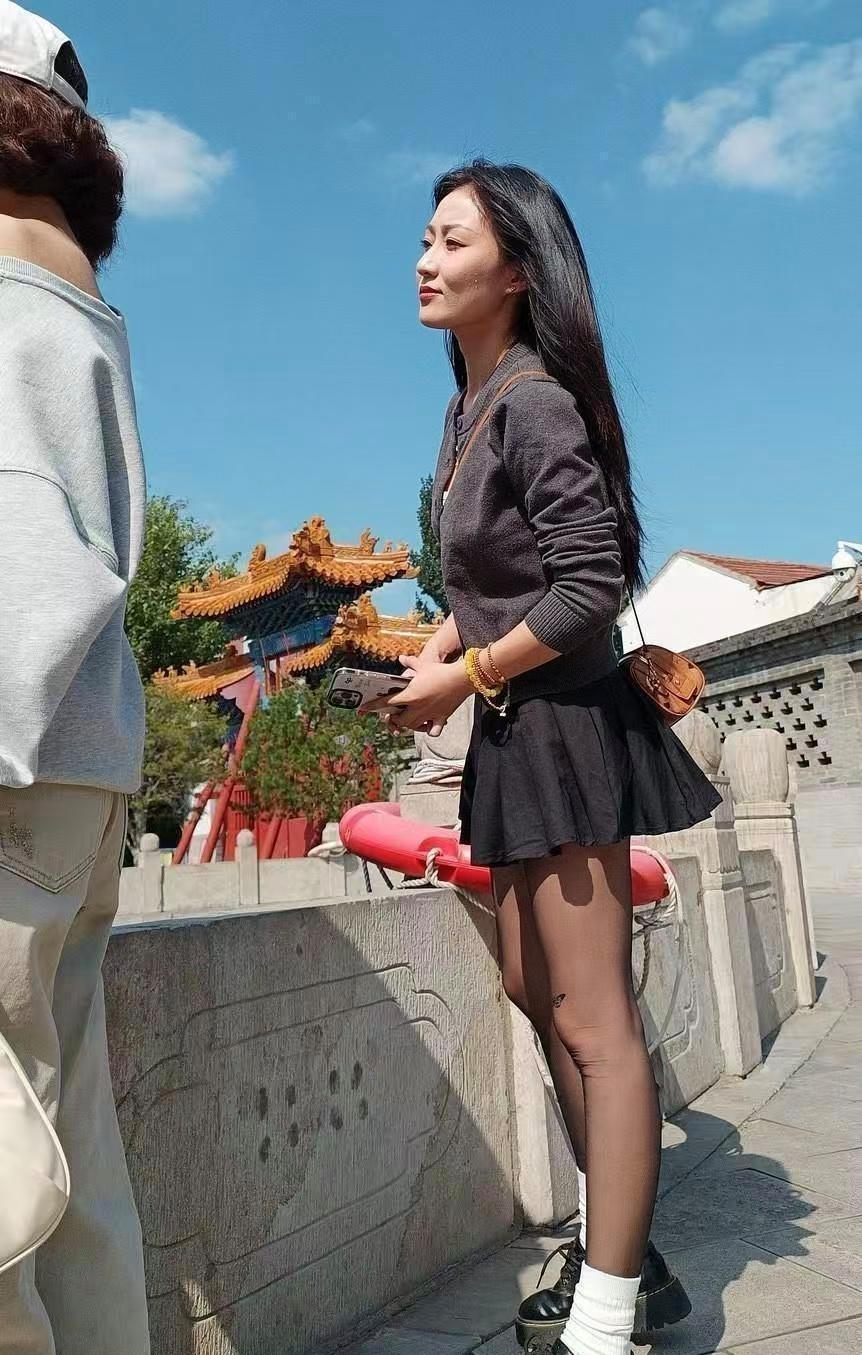 皮裤套棉裤，必定有缘故。那么白袜套丝袜，又是什么讲究呢？？
