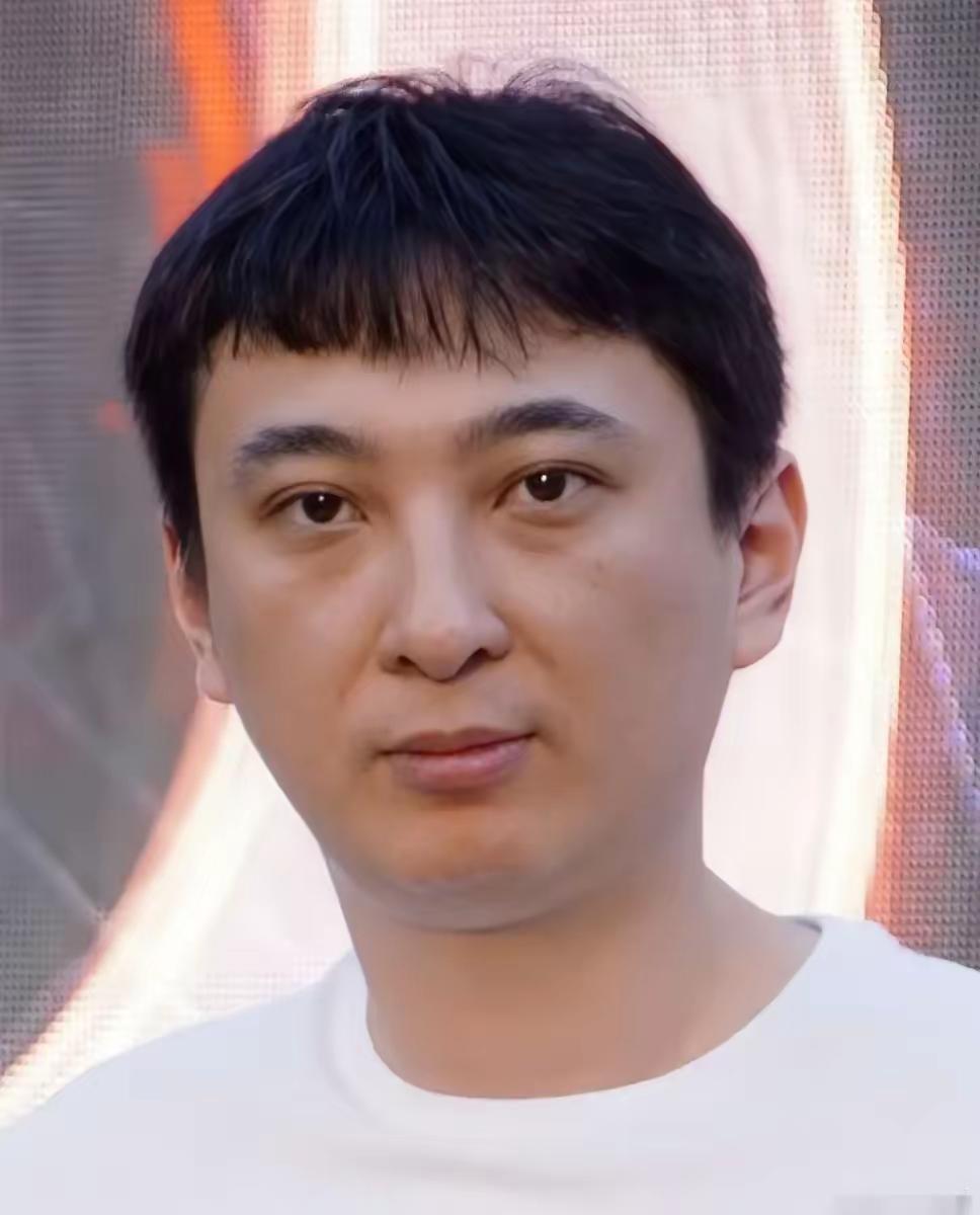 很多人有疑问，为什么王思聪不能留在国内帮爸爸还欠款呢？王思聪有热度，又有庞大的