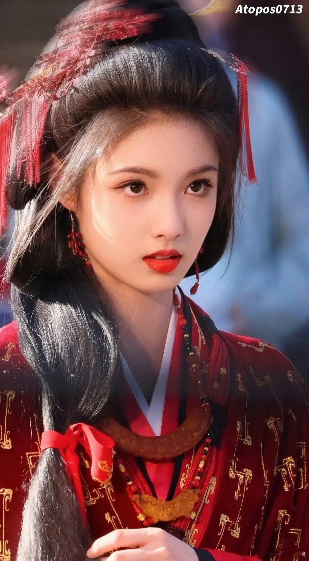 艾米并不是大眼睛款的，其实不像​​​