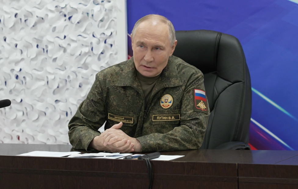 普京戎装督战库皮扬斯克，下令无条件实现军事行动最终目标