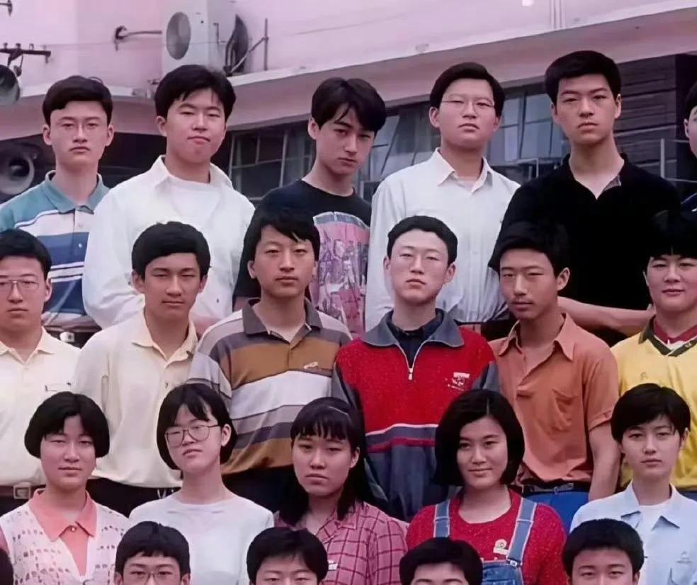 胡歌和他的同班同学，感觉不是一个画风#胡歌#